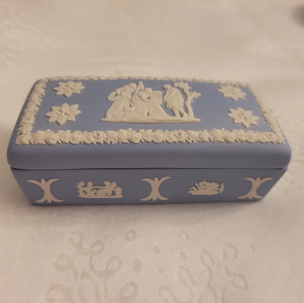 Wedgewood trinket box